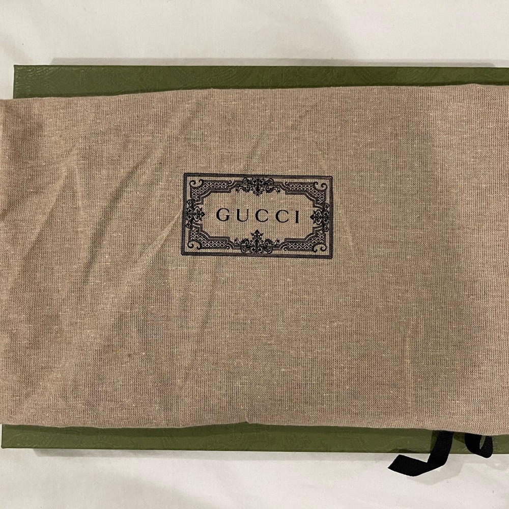 NWT Gucci Marmont Black Leather Wristlet Clutch with Gold Logo - Picture 5 of 6
